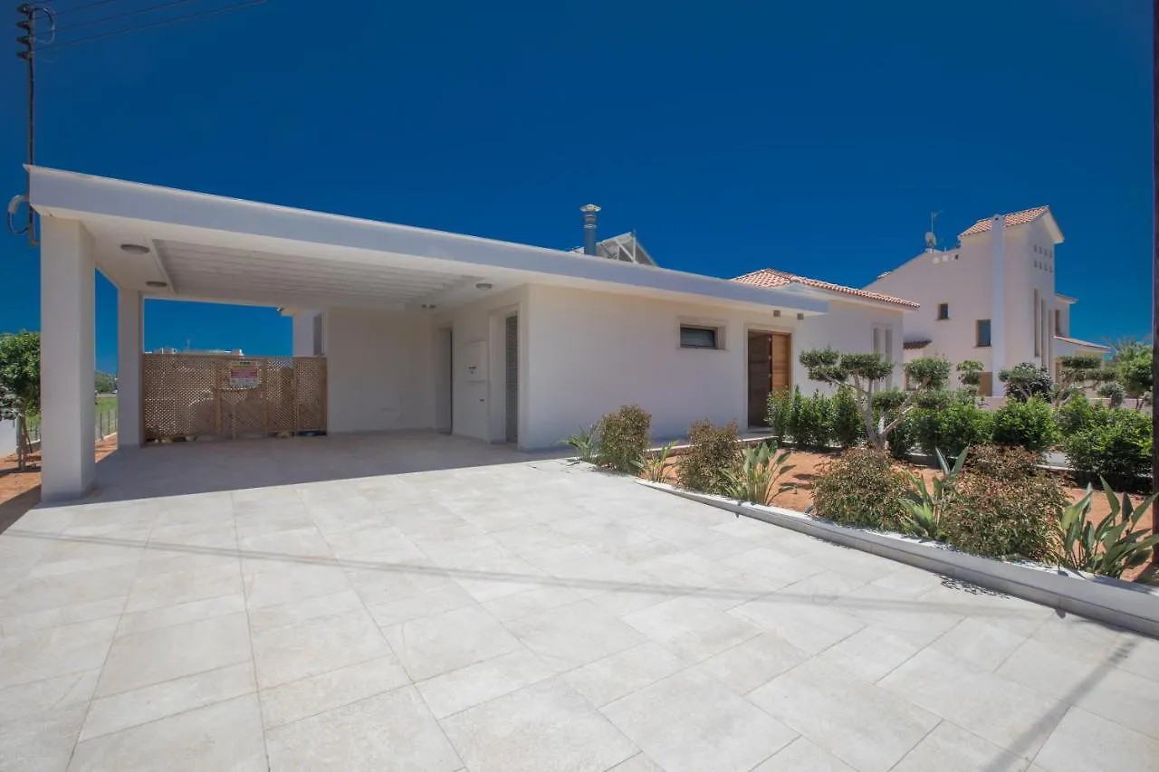 Leda Villa بروتاراس 0*,