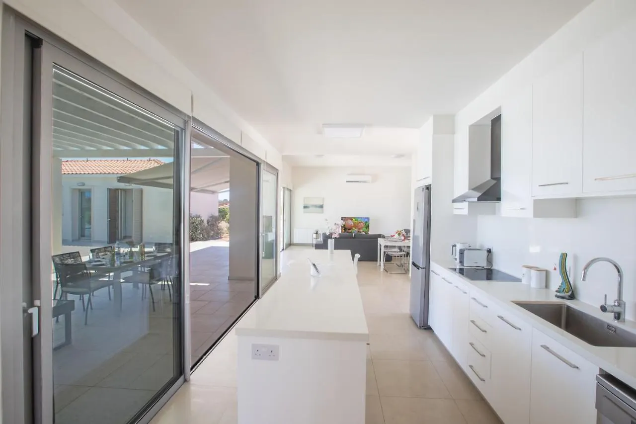 Leda Villa بروتاراس